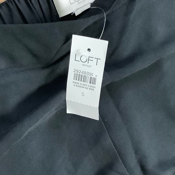 NWT LOFT Outlet Black Dress Shorts w/Pockets & Elastic Waist - Size Small - Picture 2 of 5